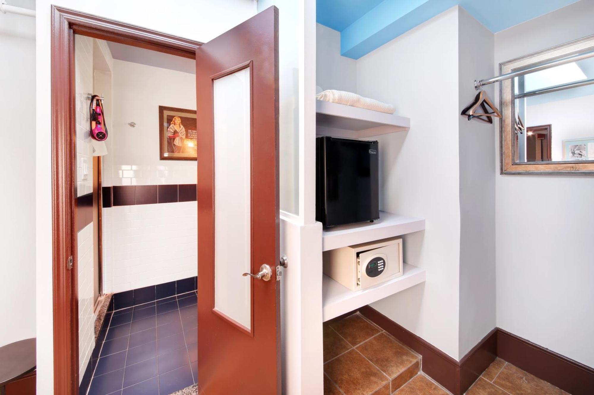 Chelsea Pines Hotel 3*