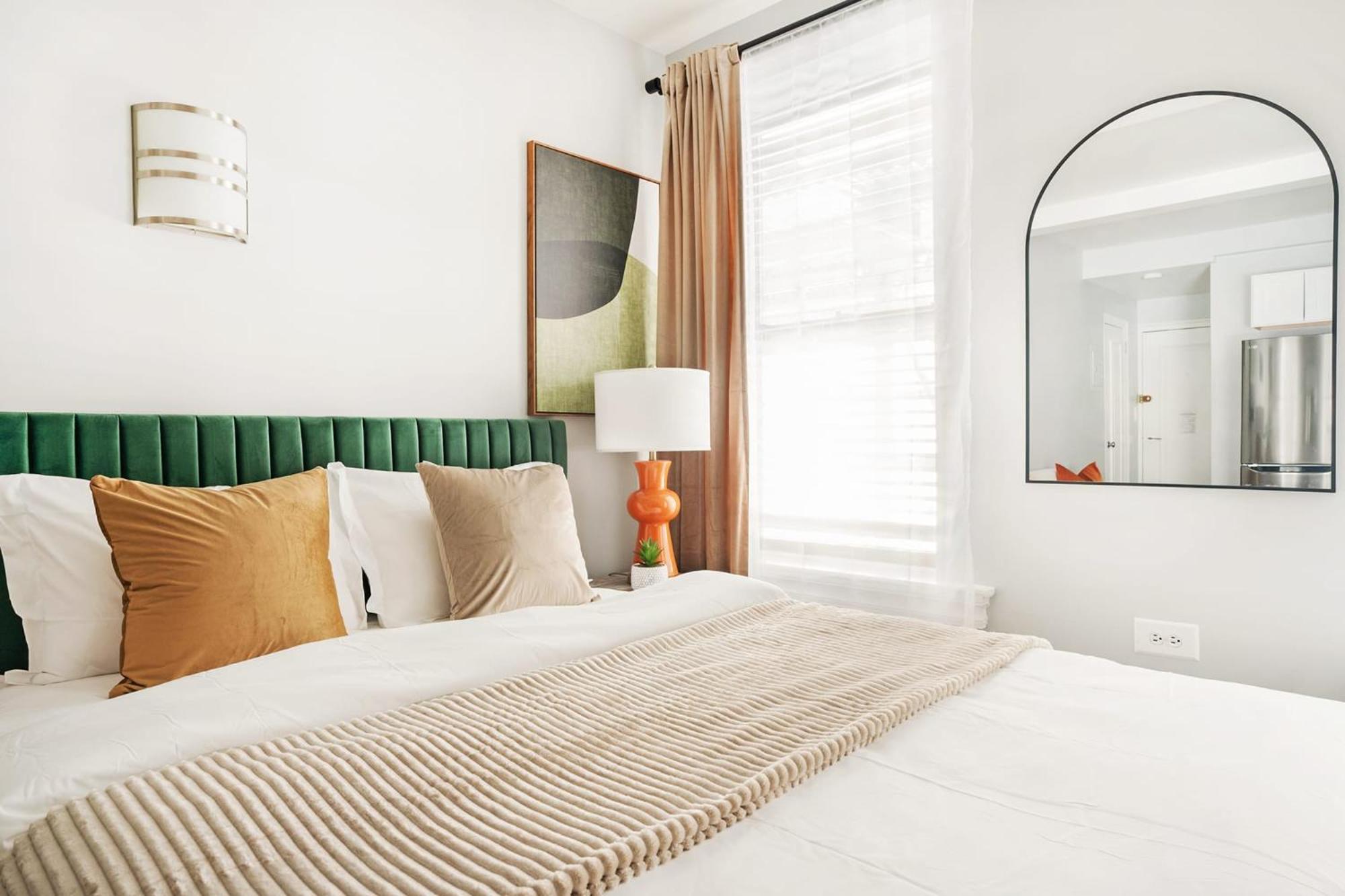 73-819 New Uws Doorman Gym New York