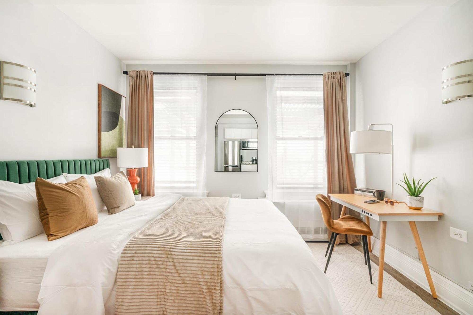 73-819 New Uws Doorman Gym Apartment *