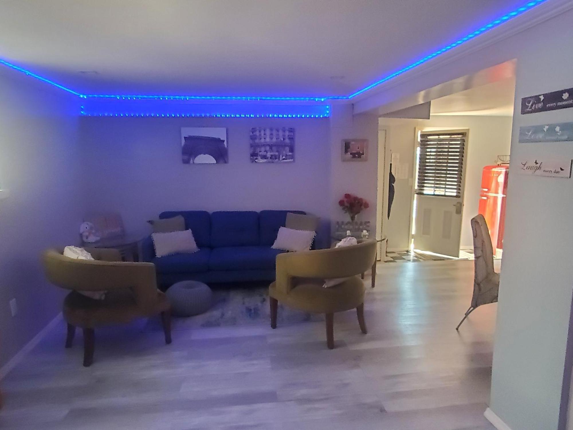 Lovely 2 Bedroom With 2 Entrance And Parking With A Fee