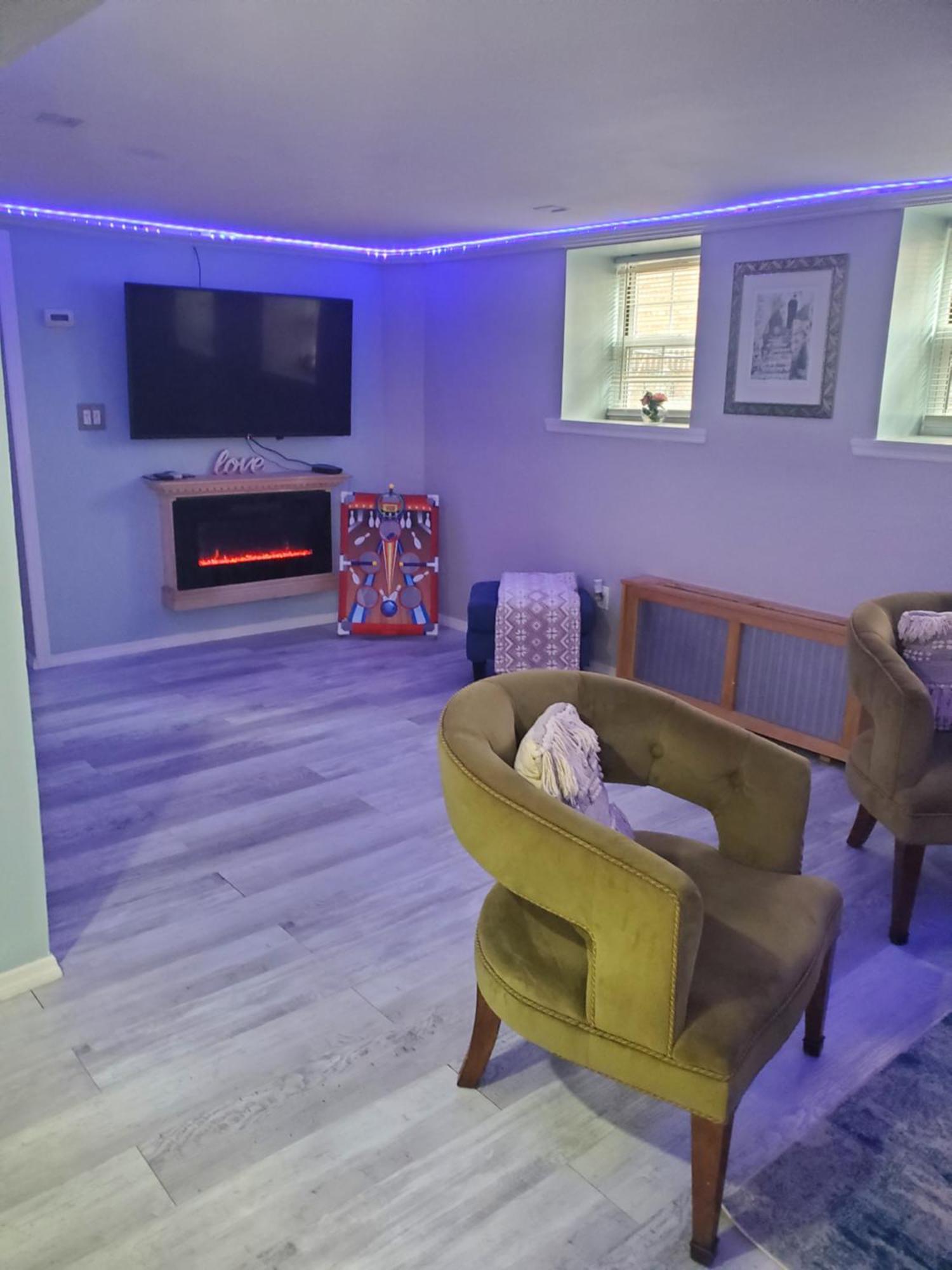 Lovely 2 Bedroom With 2 Entrance And Parking With A Fee Apartment New York