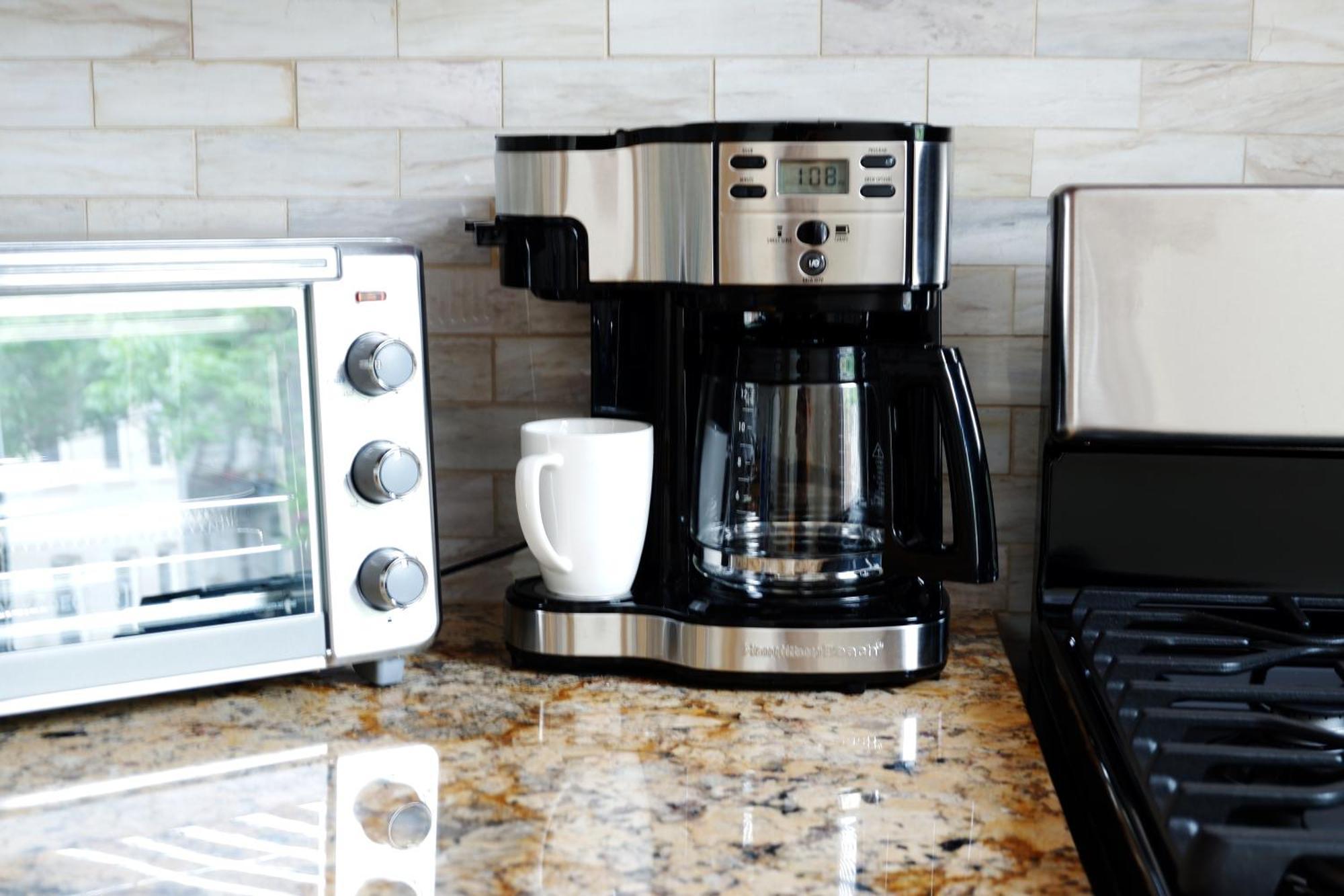 Newly Renovated - Minutes From The * New York