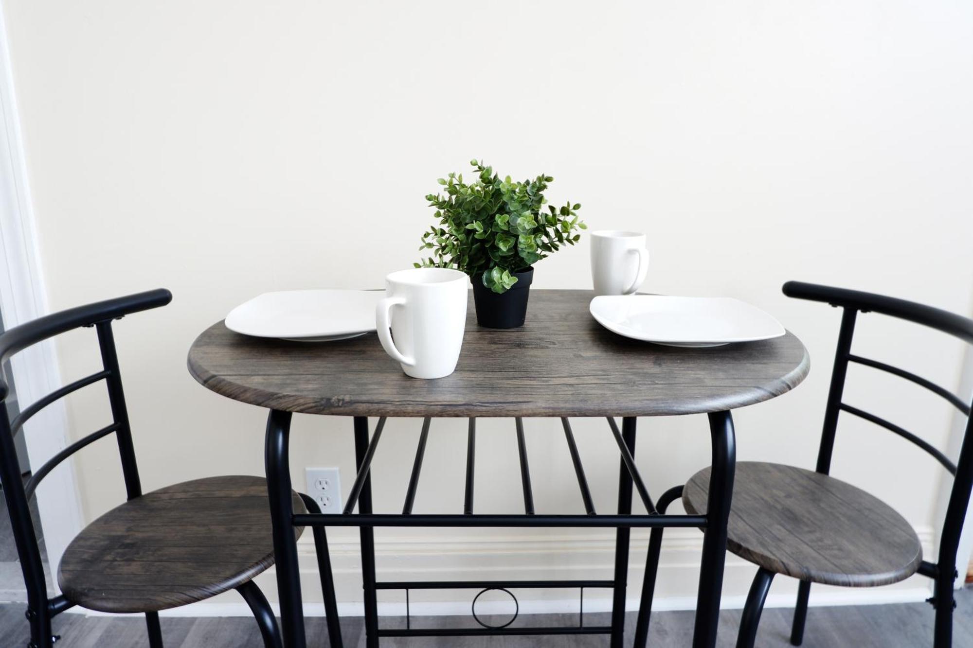 Apartment Newly Renovated - Minutes From The