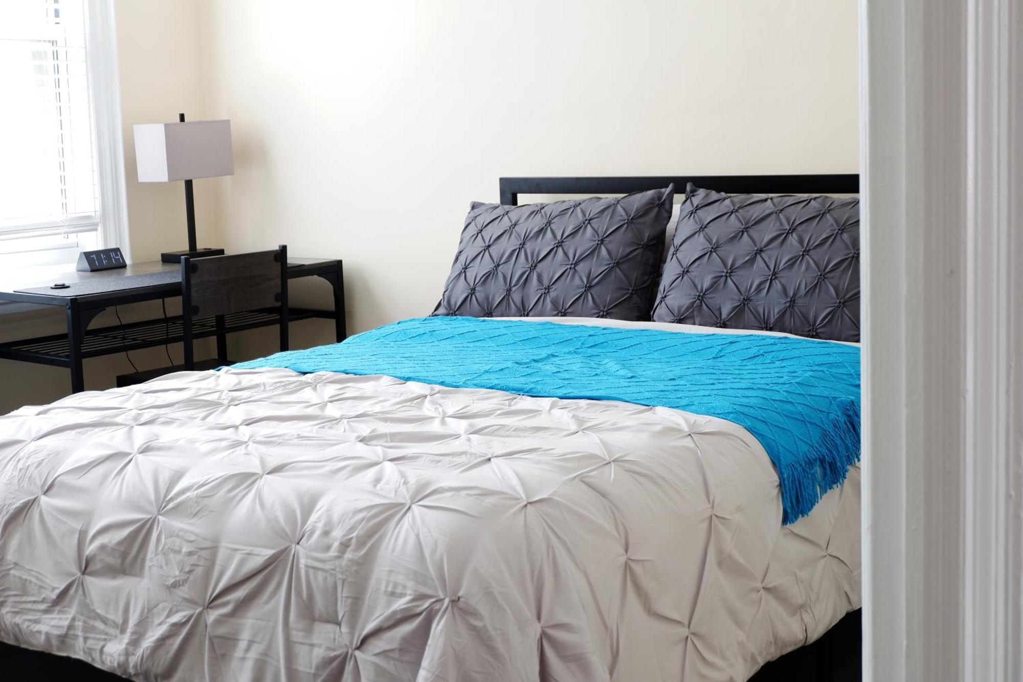 Newly Renovated - Minutes From The * New York