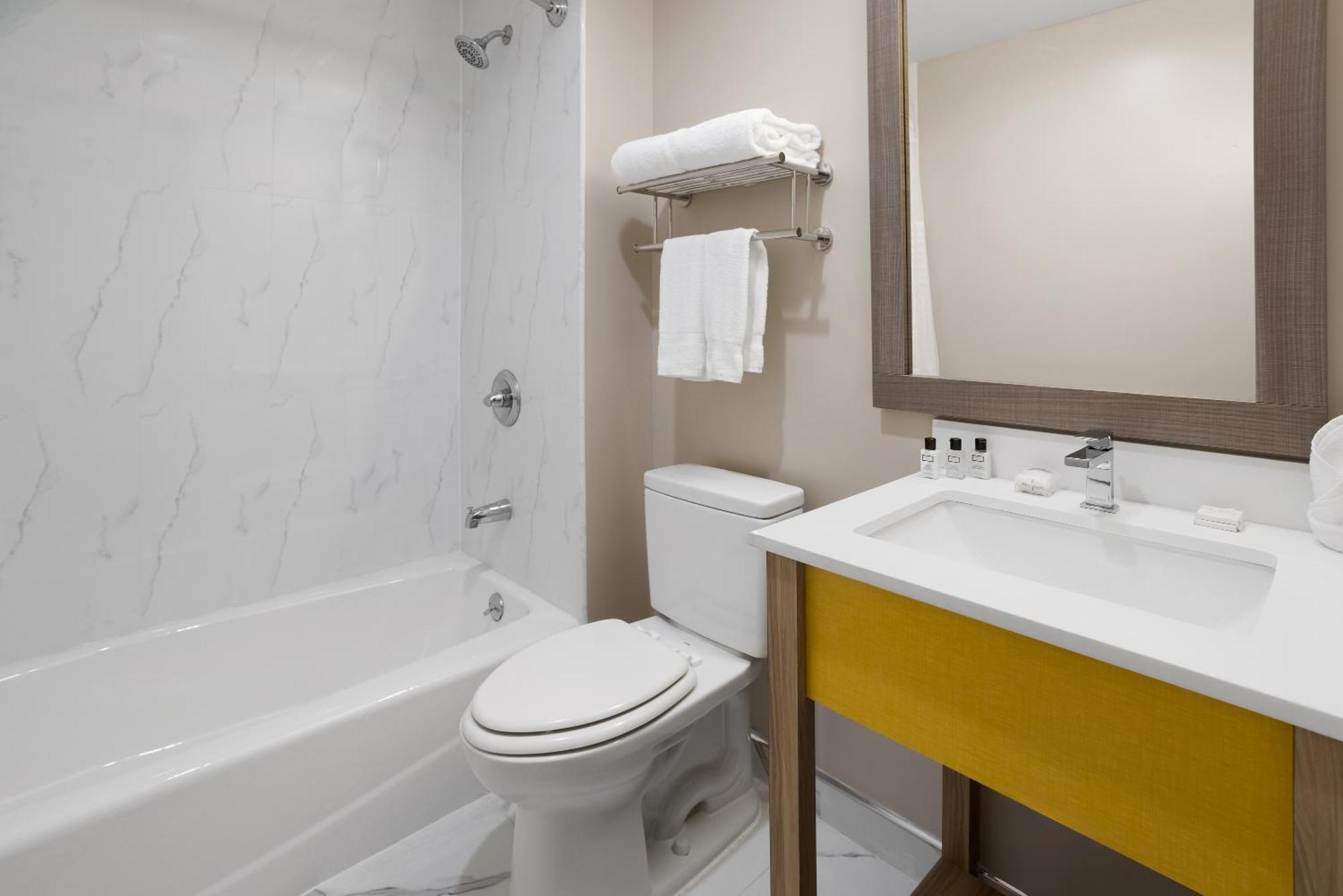 Days By Wyndham Staten Island Hotel