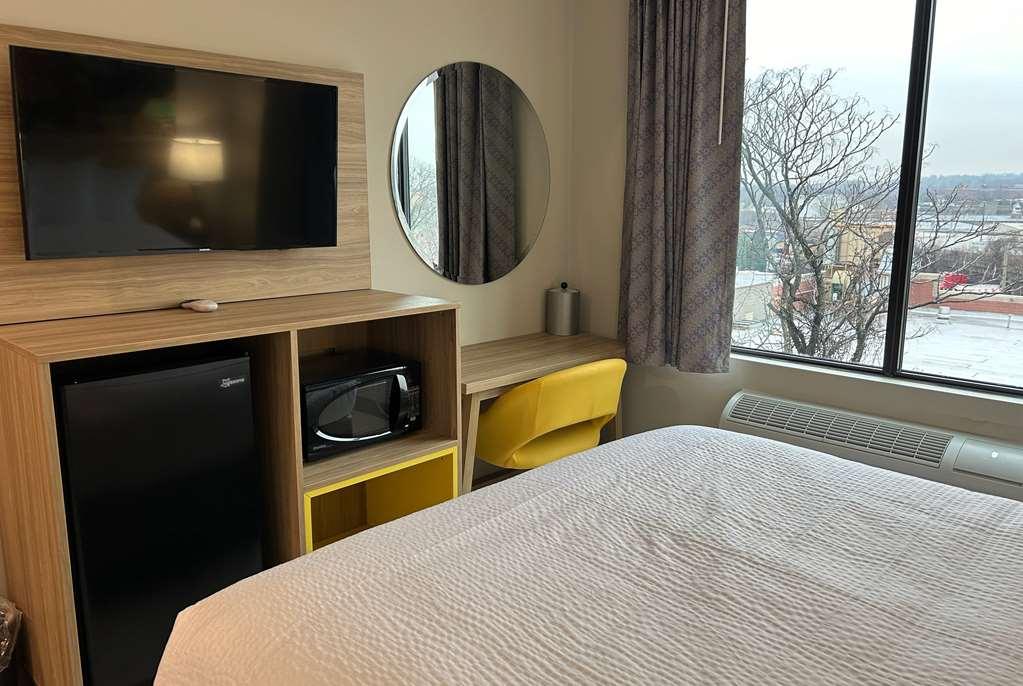 Days By Wyndham Staten Island Hotel New York