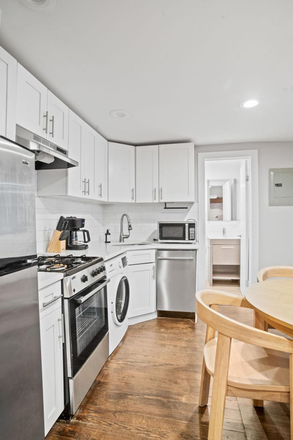 Chelsea Charm 2bd 1 Bath *