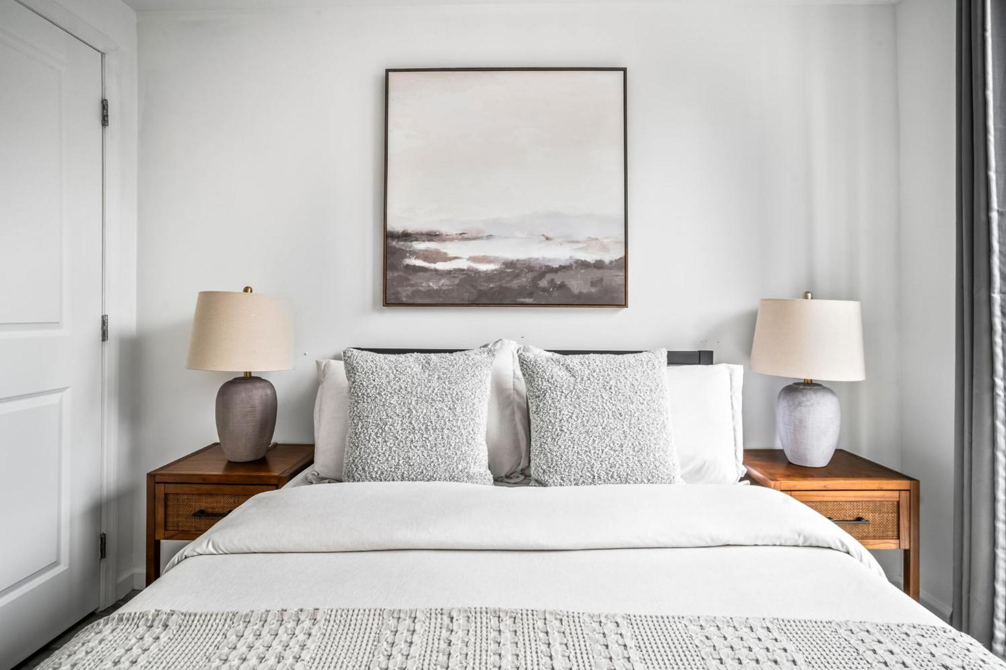 Modern 2-br With Southern Views New York