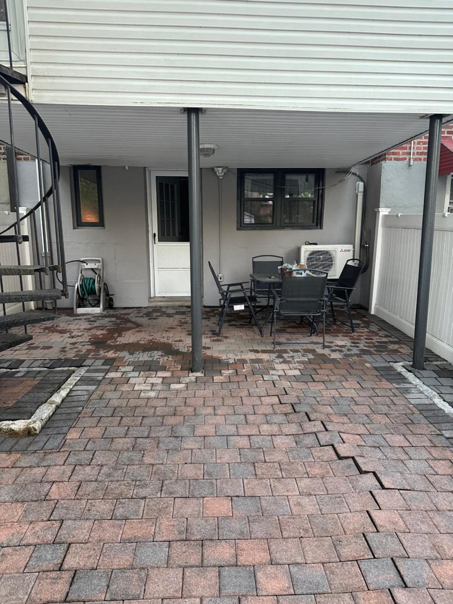 Apartment Morris Park Area *