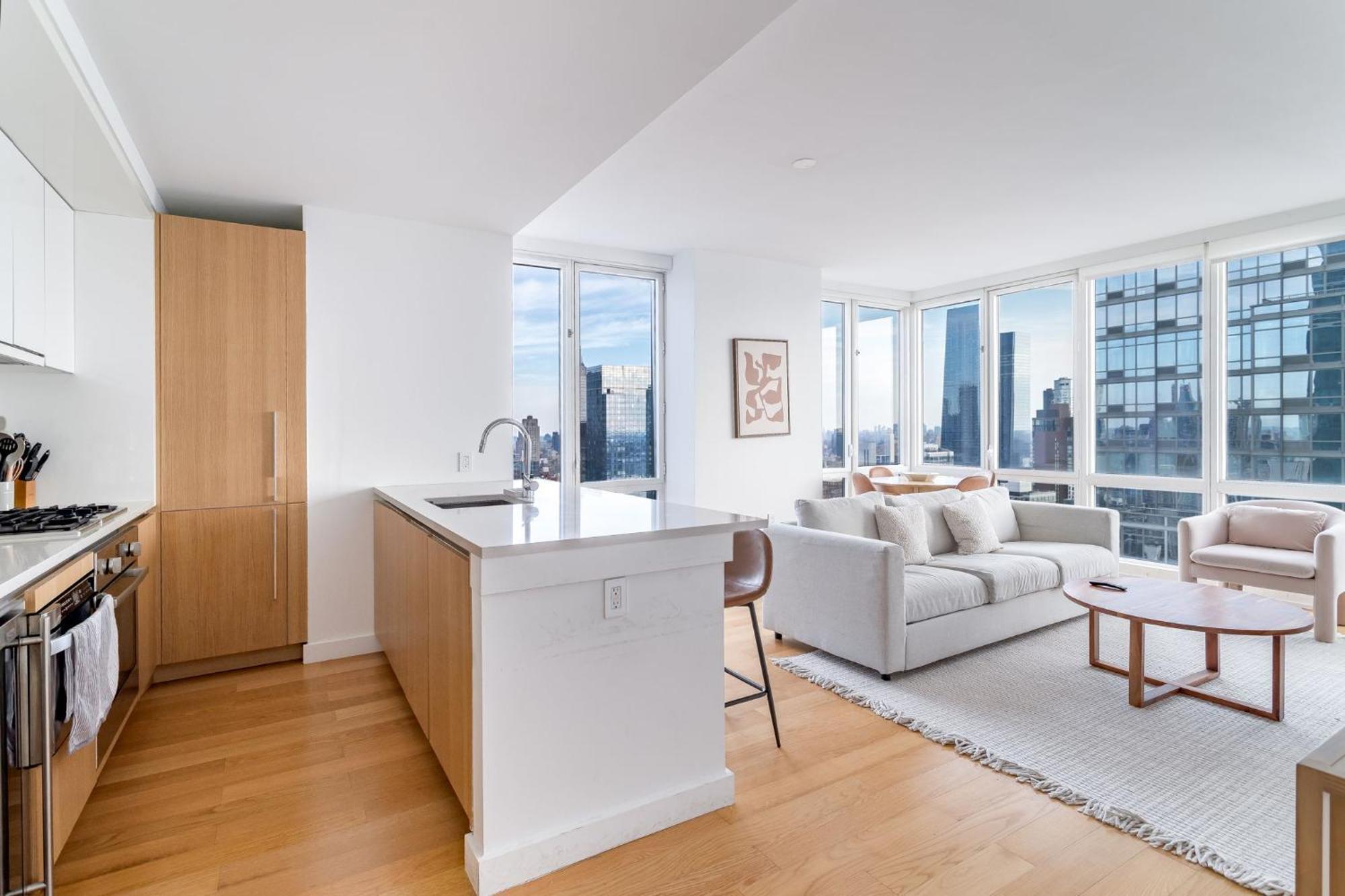 Elegant 2 Bd 2 Bath Escape Apartment *