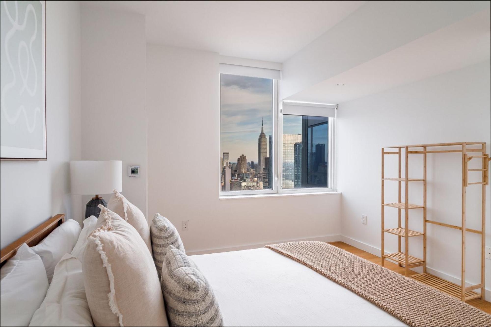 Elegant 2 Bd 2 Bath Escape Apartment