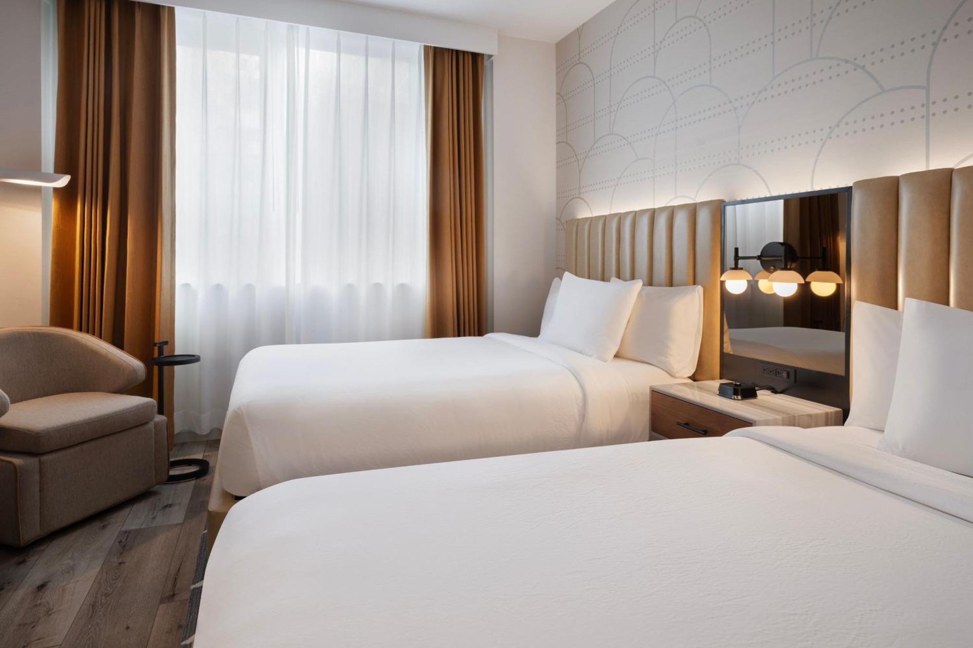 Courtyard By Marriott Manhattan / Soho Hotel