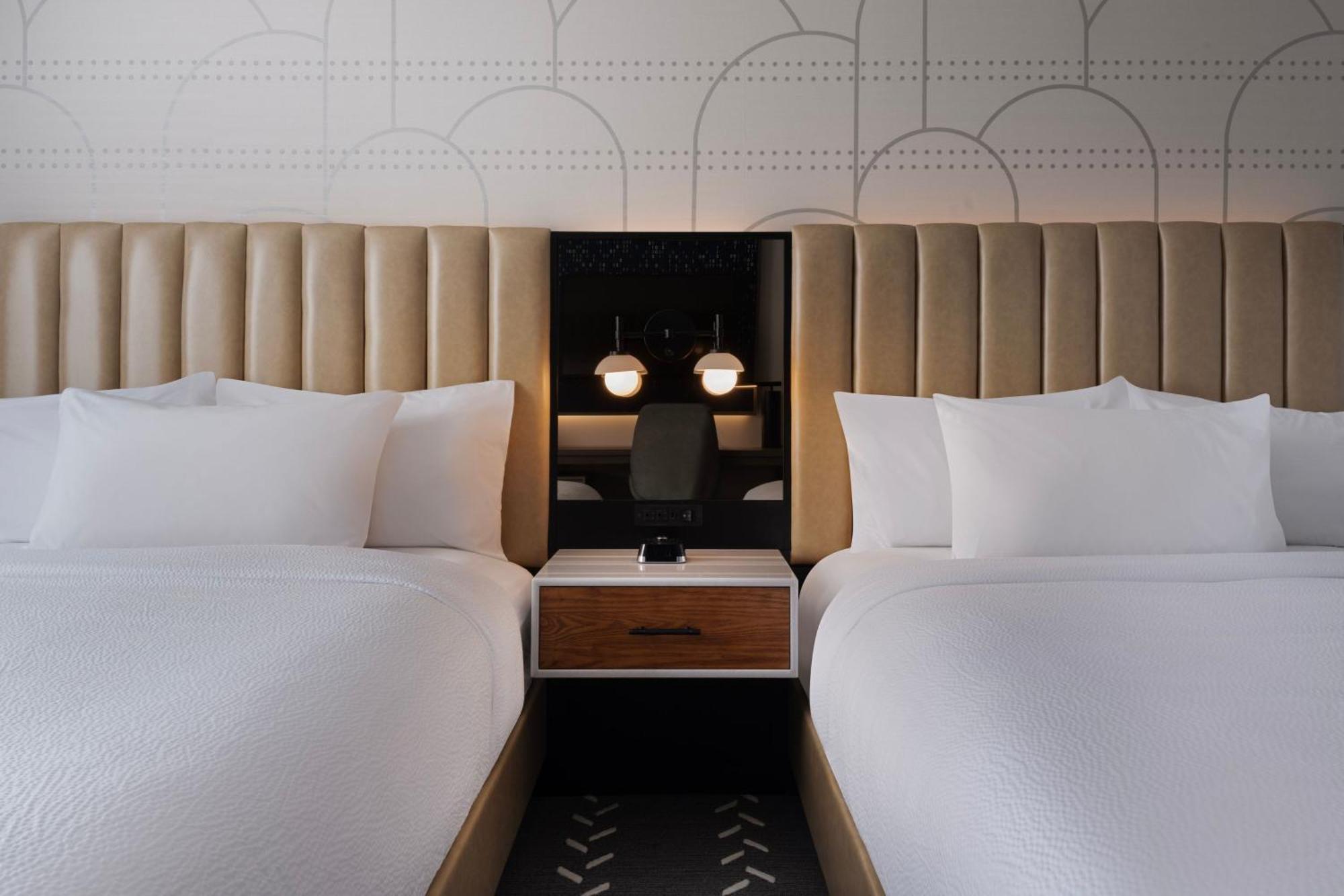 Courtyard By Marriott Manhattan / Soho