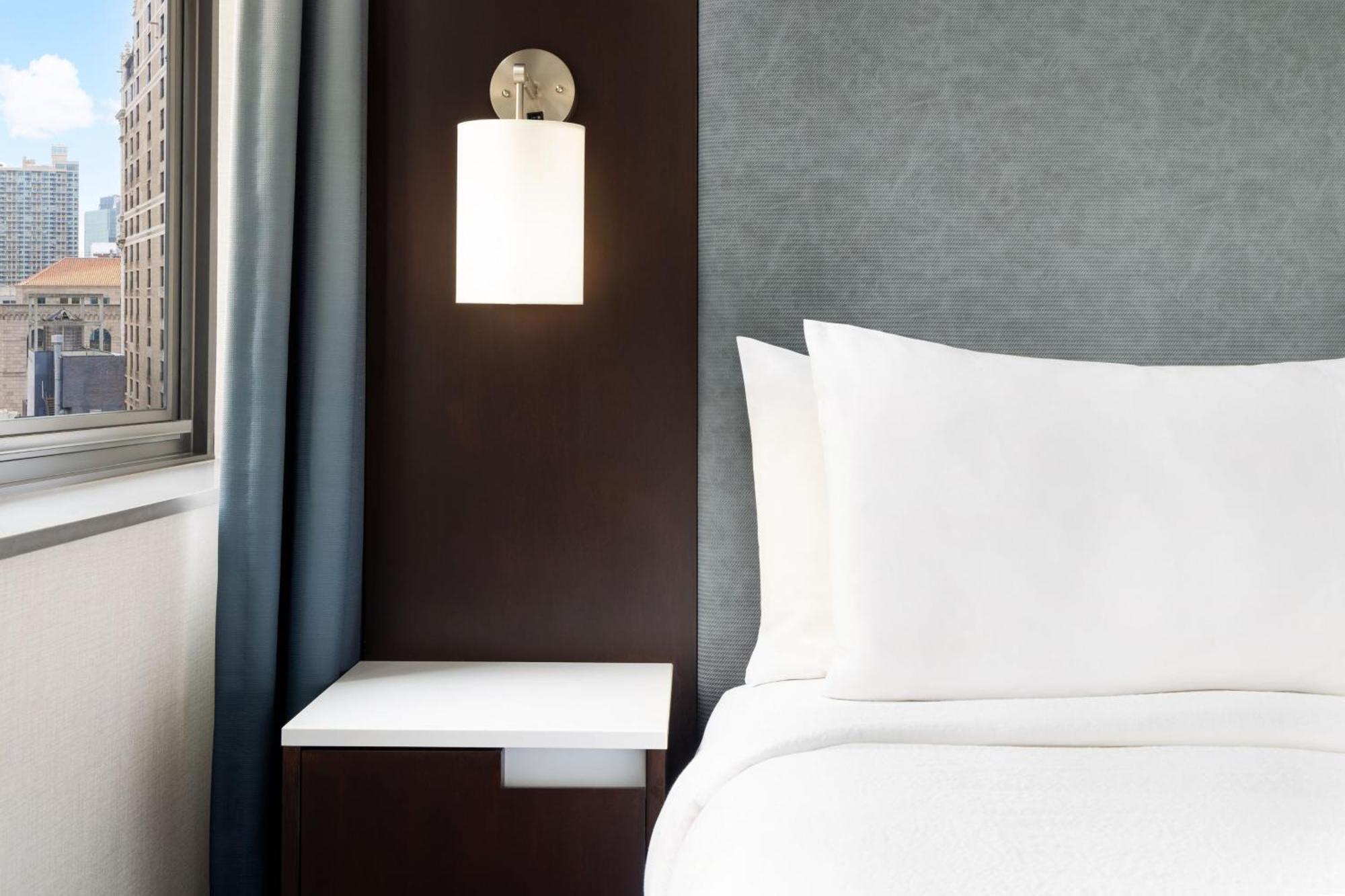 By Marriott Downtown Manhattan/world Trade Center Area 4*