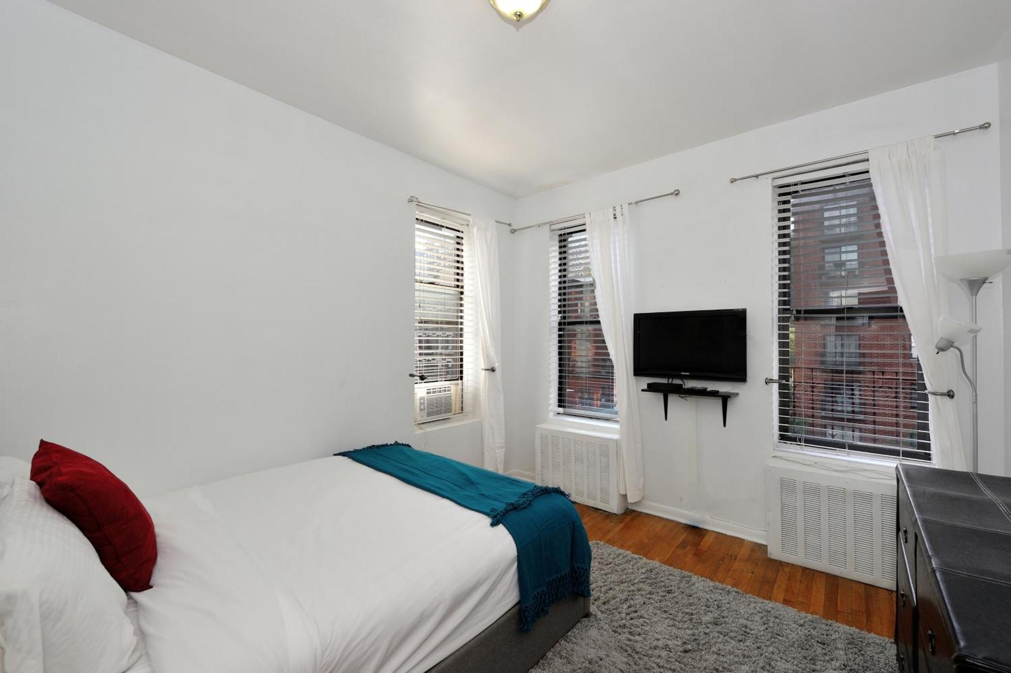Monthly Nyc Rentals- Beautiful 2 Bedroom Corner Unit