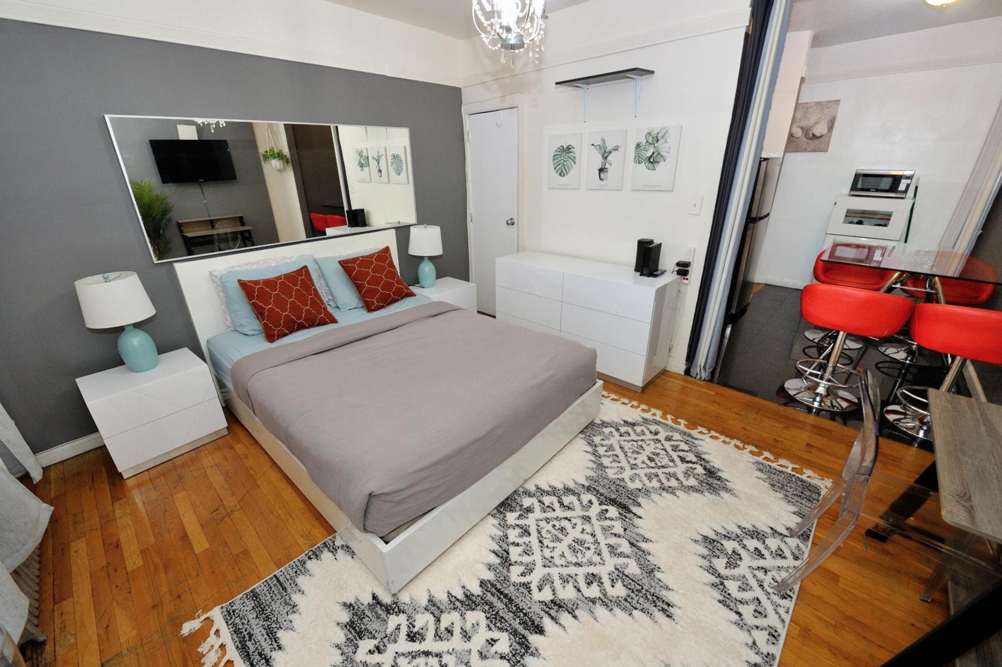 Apartment Monthly Nyc Rentals- Perfectly Designed 2 Bedroom Unit New York