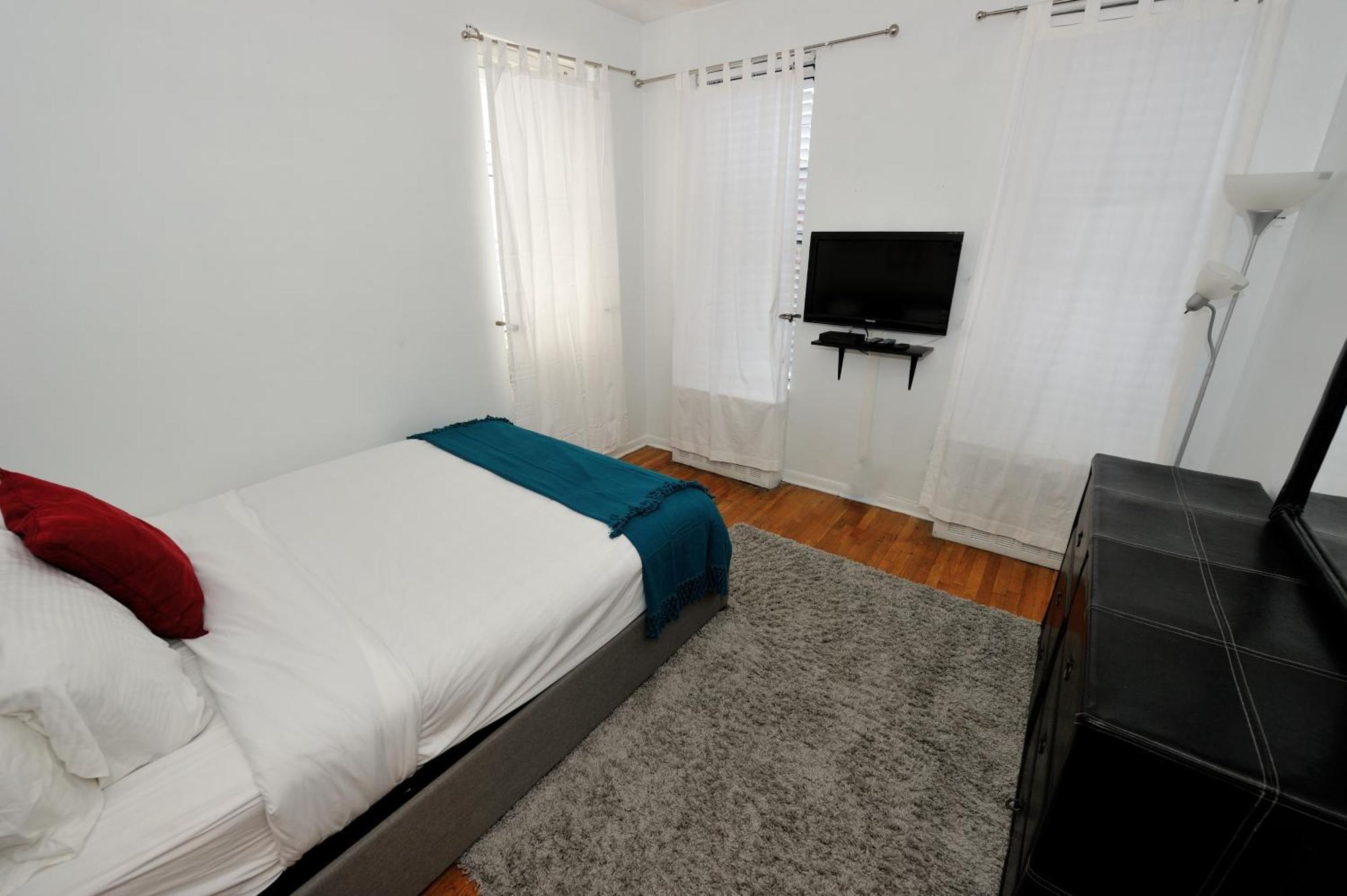 Apartment Monthly Nyc Rentals- Beautiful 2 Bedroom Corner Unit New York
