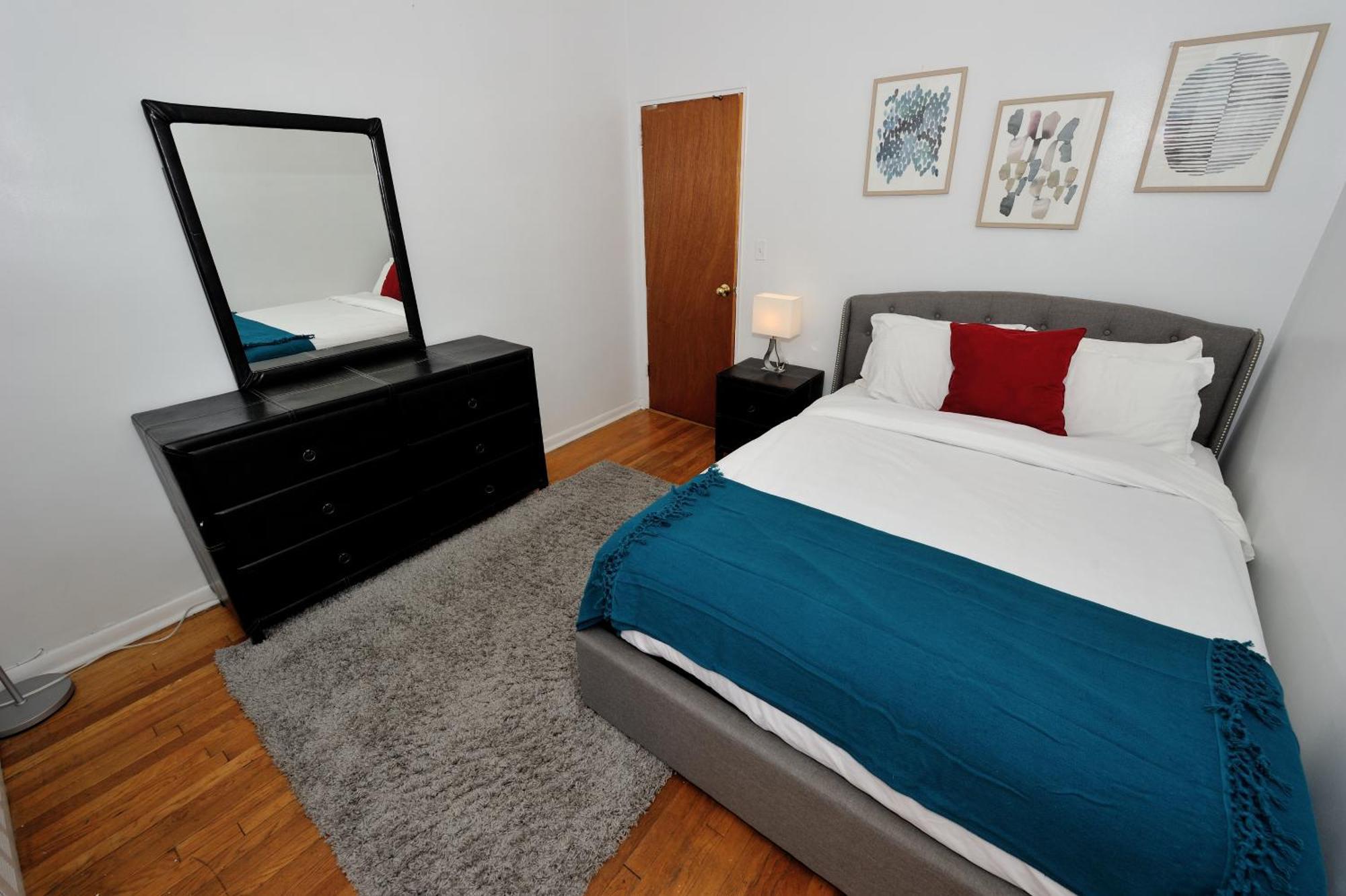 Apartment Monthly Nyc Rentals- Beautiful 2 Bedroom Corner Unit *