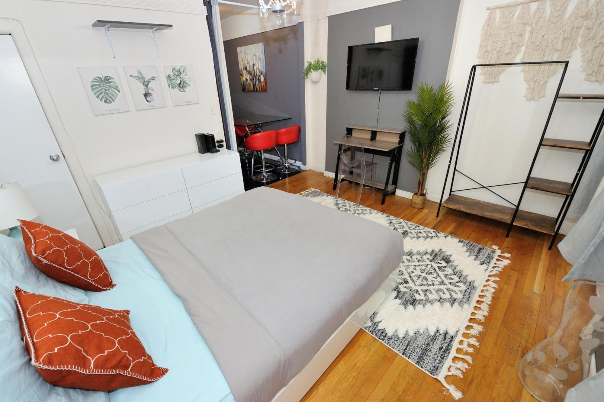 Monthly Nyc Rentals- Perfectly Designed 2 Bedroom Unit Apartment *