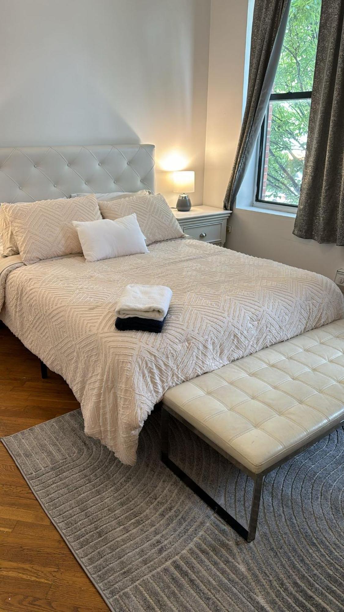 Bright 3 Bedroom In East Harlem! *