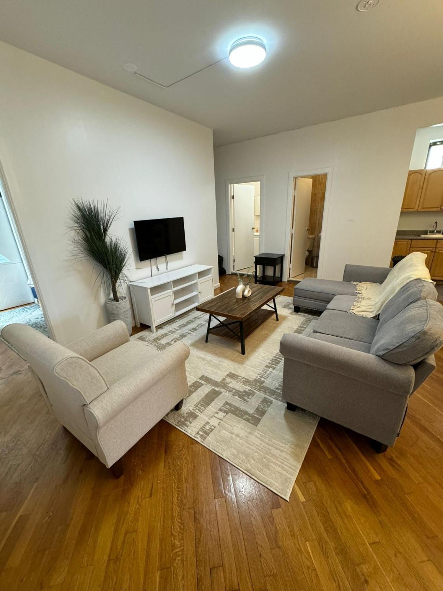 Bright 3 Bedroom In East Harlem! * New York