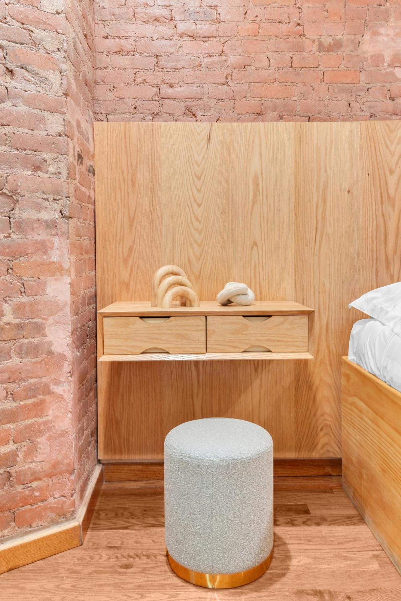 Morris (adults Only)