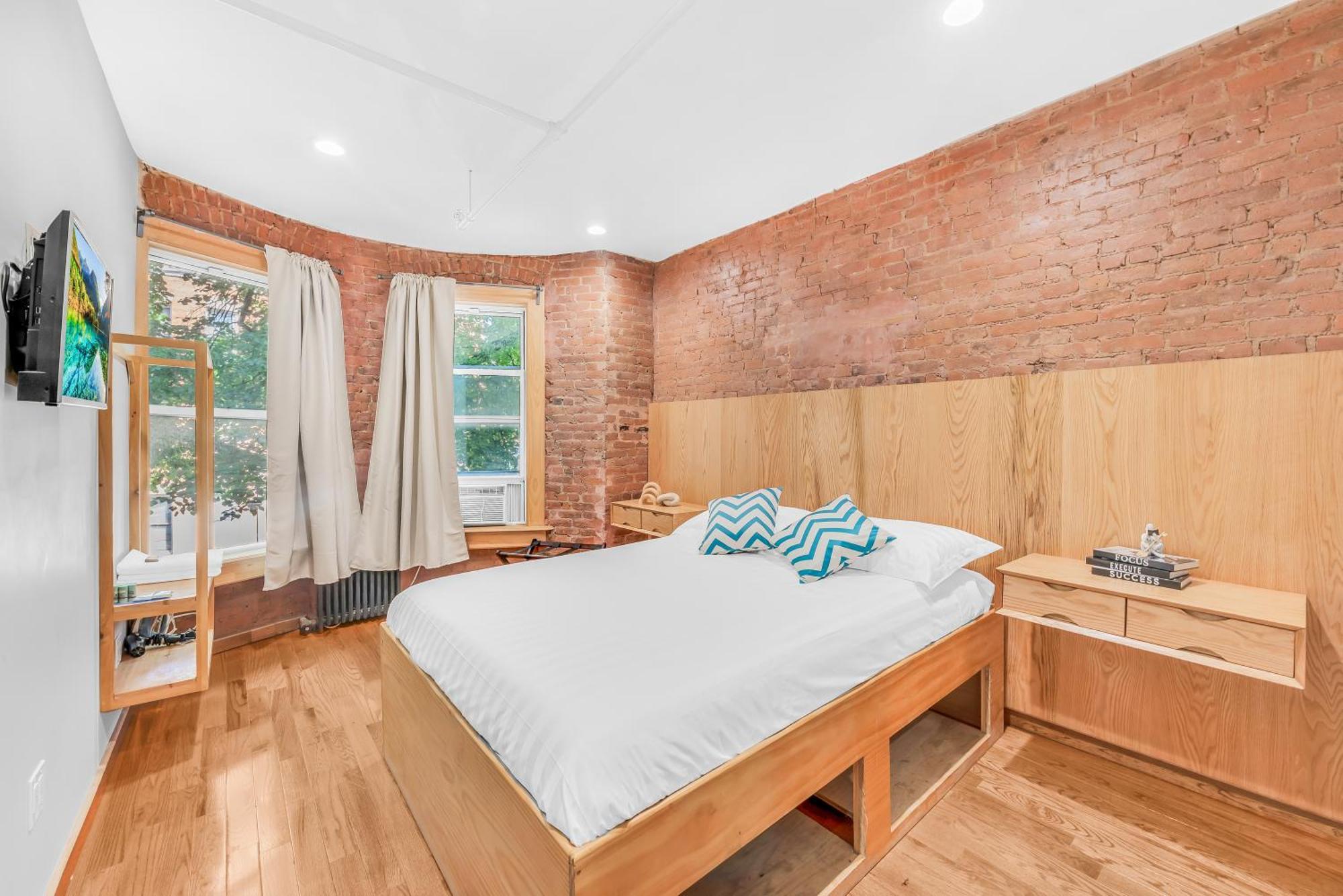 Morris (adults Only)