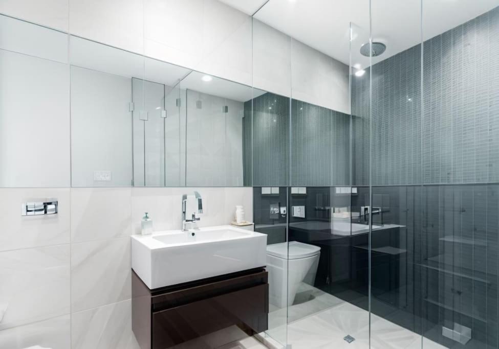 Apartment Travive Brand New Five Bedroom Penthouse New York