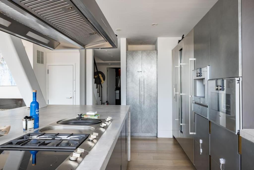 Travive Brand New Five Bedroom Penthouse *