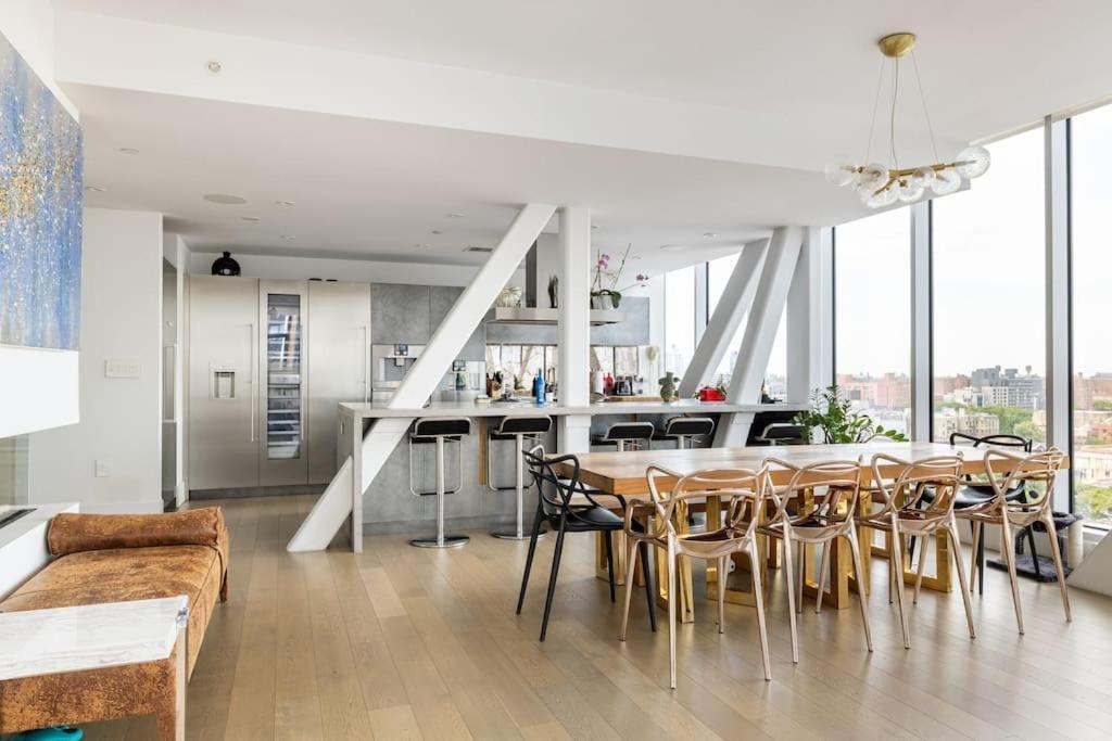 Apartment Travive Brand New Five Bedroom Penthouse *