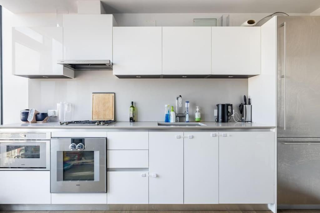 Apartment Travive Brand New Five Bedroom Penthouse *