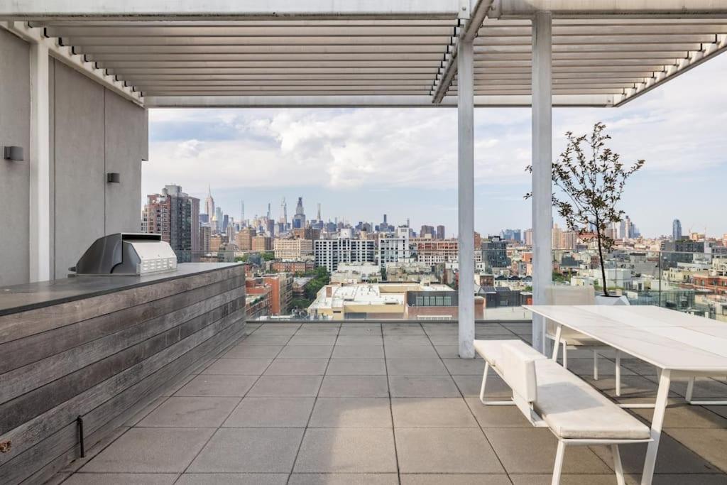 Apartment Travive Brand New Five Bedroom Penthouse