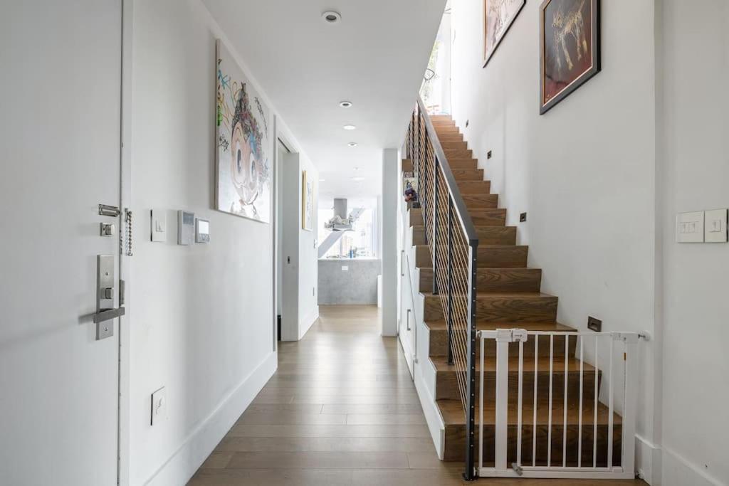 Apartment Travive Brand New Five Bedroom Penthouse *