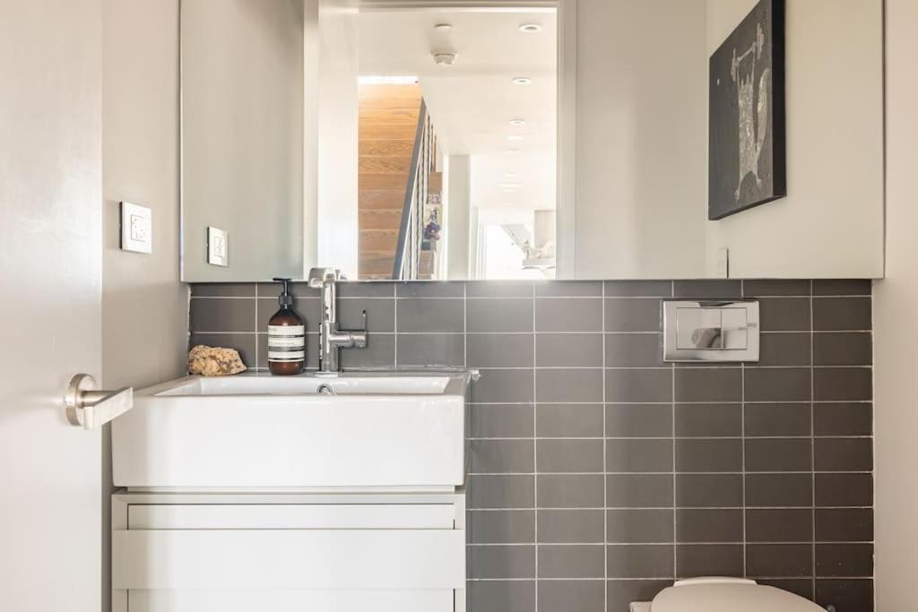 Apartment Travive Brand New Five Bedroom Penthouse