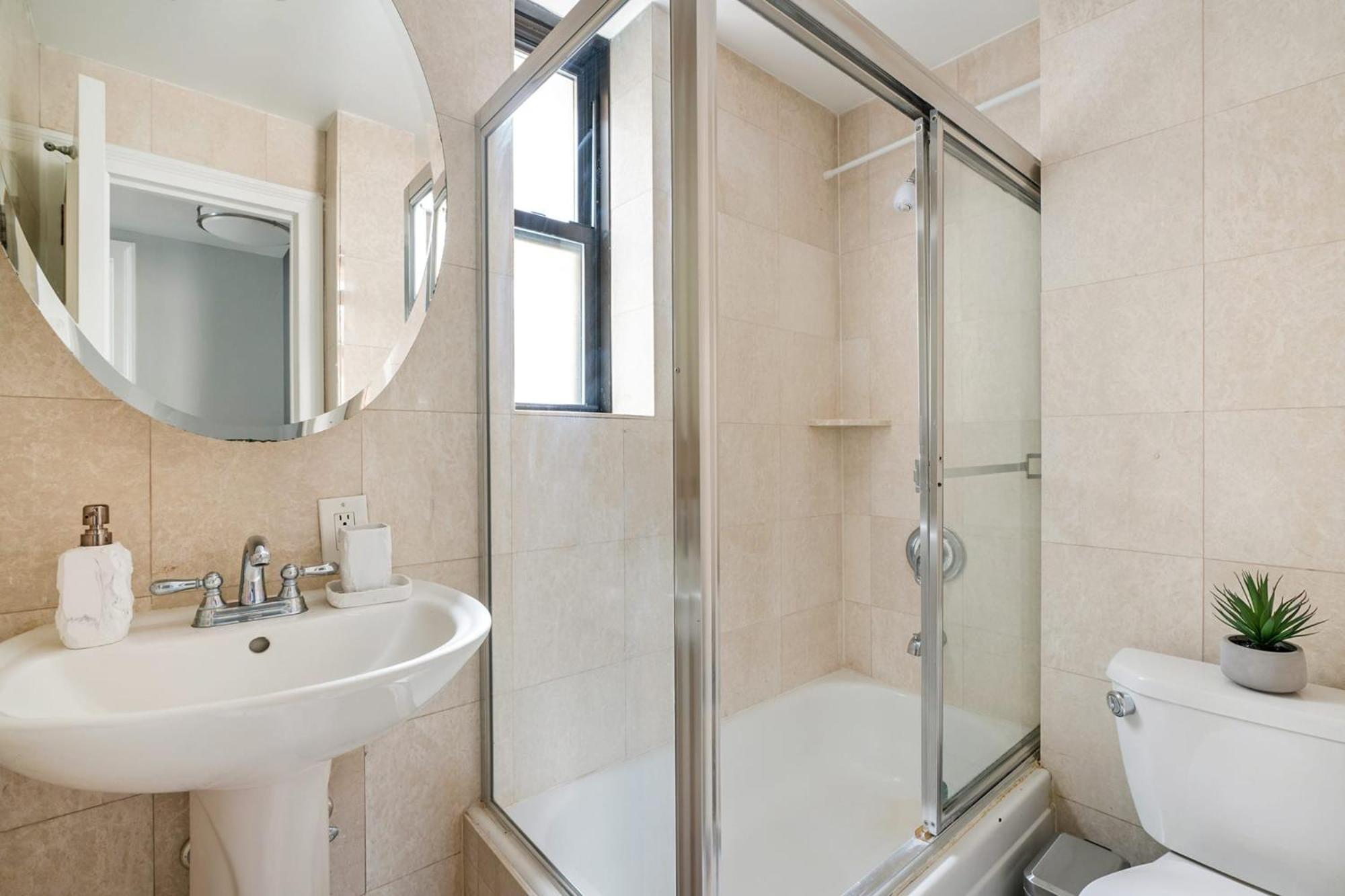 73-406 New 1br 1bth Uws Doorman Gym Appartement *