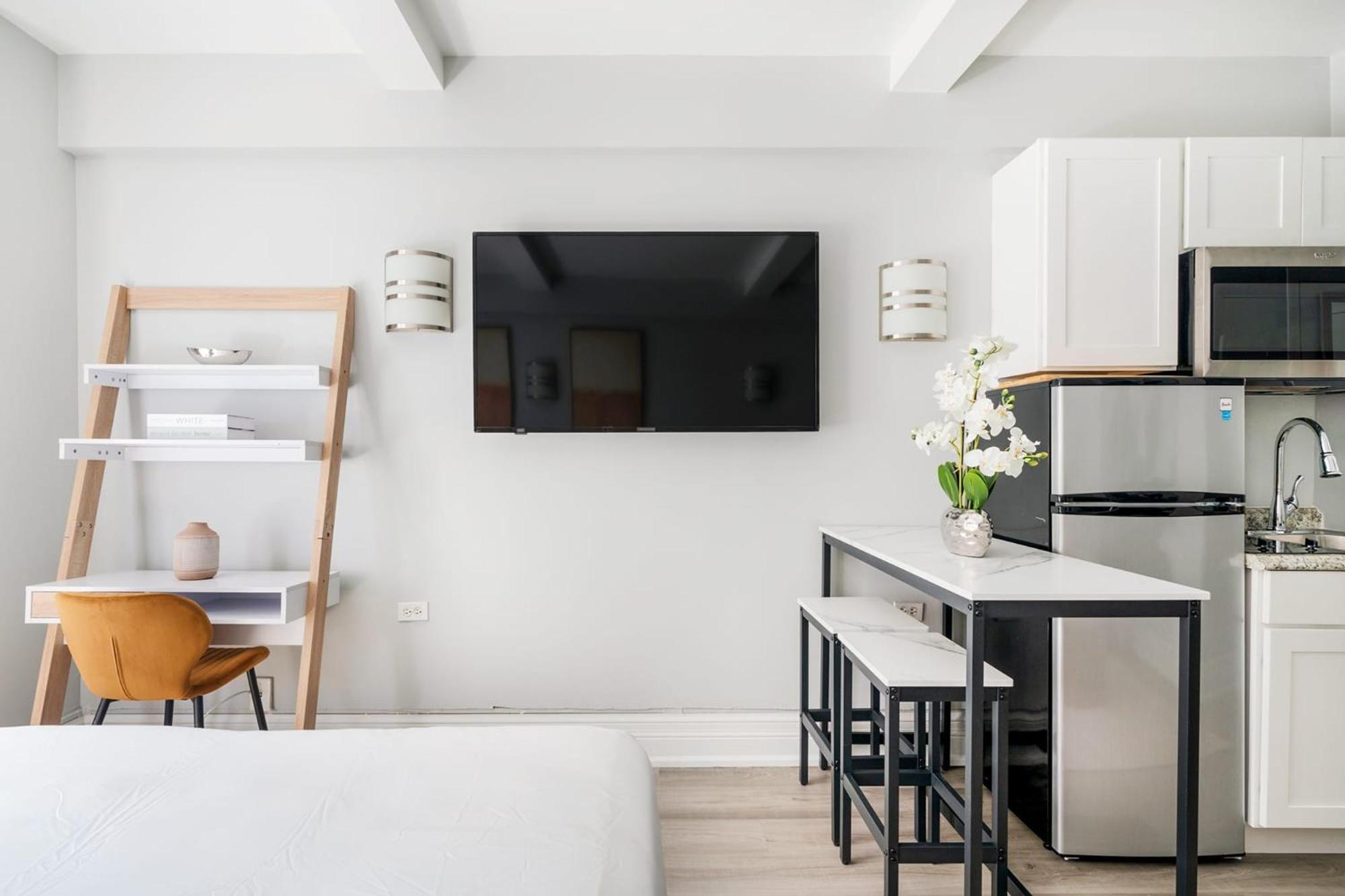 73-318 New Uws Doorman Gym * New York