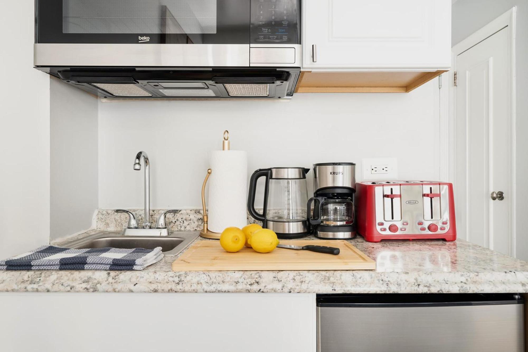 Apartment 73-1503 Newly Reno Uws Doorman Gym Laundry *