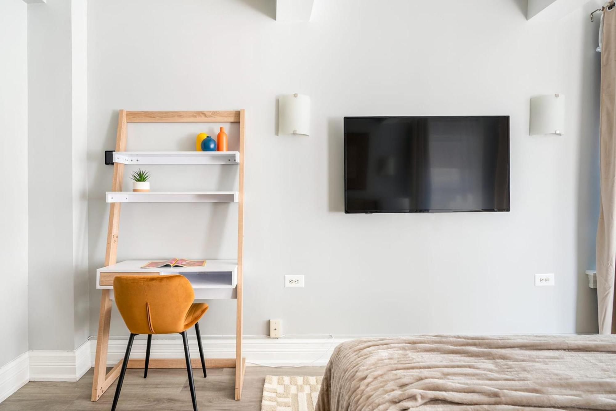 73-1503 Newly Reno Uws Doorman Gym Laundry New York