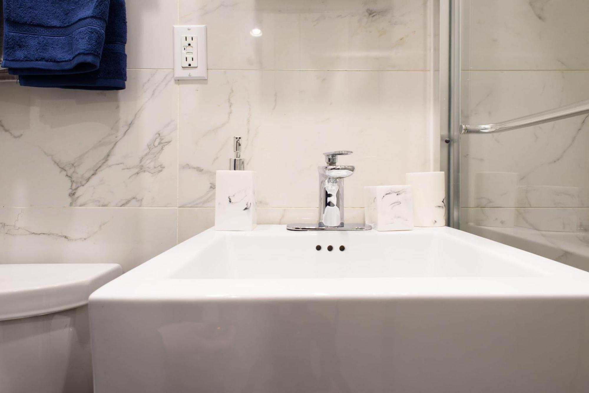 Apartment 69-2b Prime Lower East East Brand New 1br *