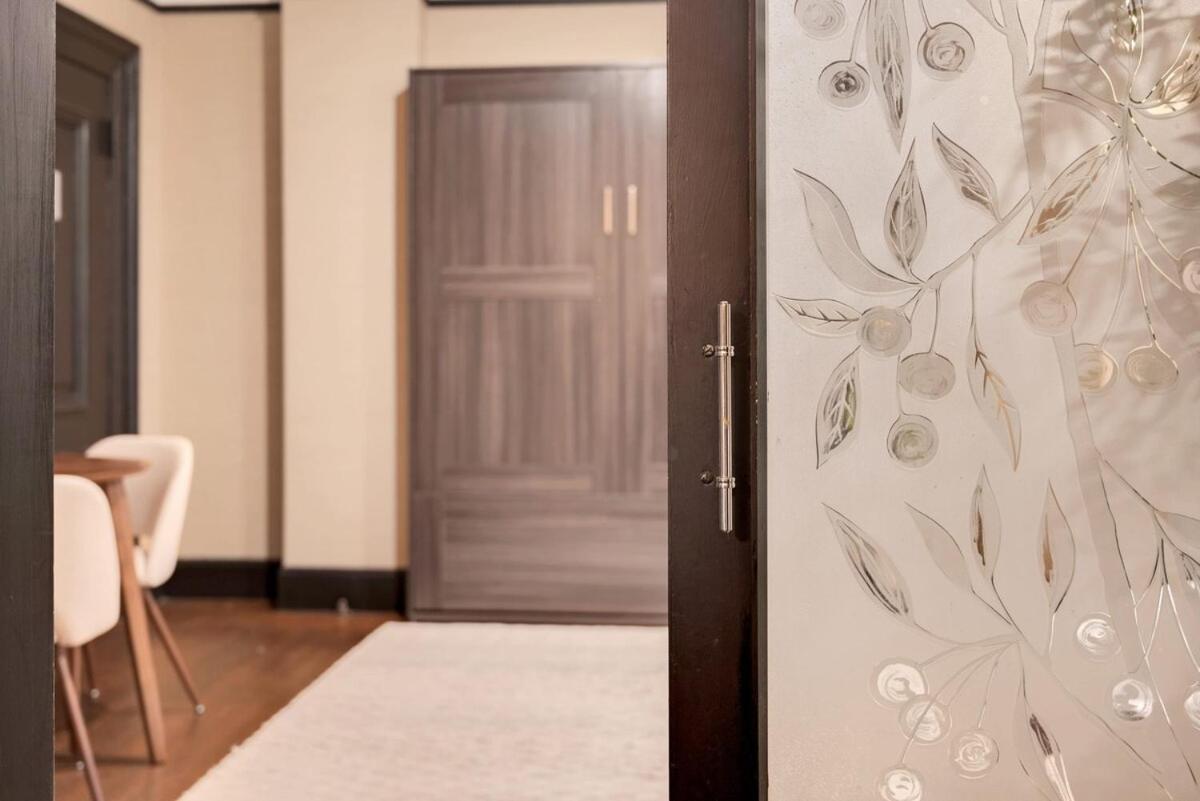 Beautiful Near Times Square With Gym & Patio