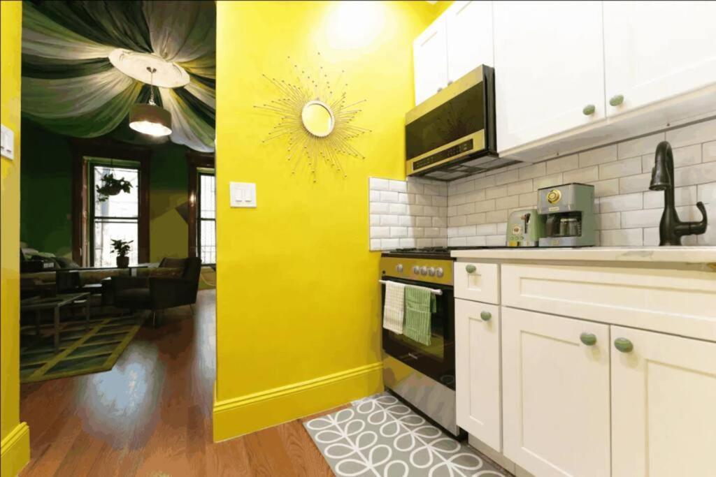 Apartment The Room: 70s Groove Themed *