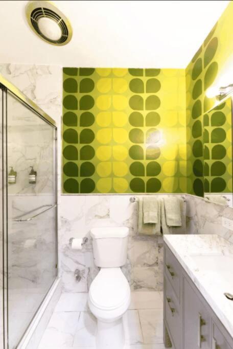 Apartment The Room: 70s Groove Themed New York