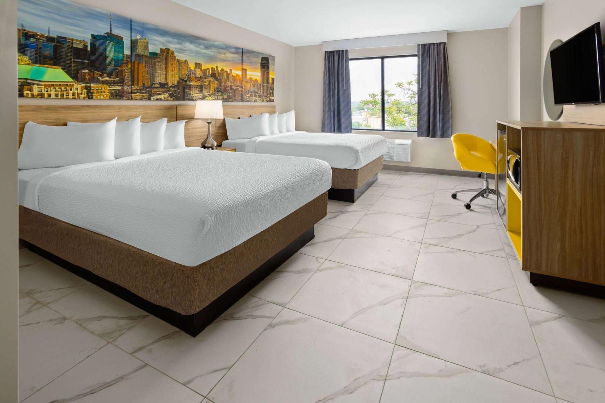 Hotel Days By Wyndham Staten Island 2*