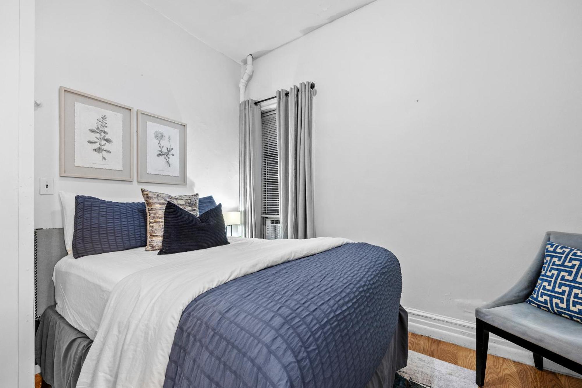Apartment 2br Walk To Restaurants & Time Square