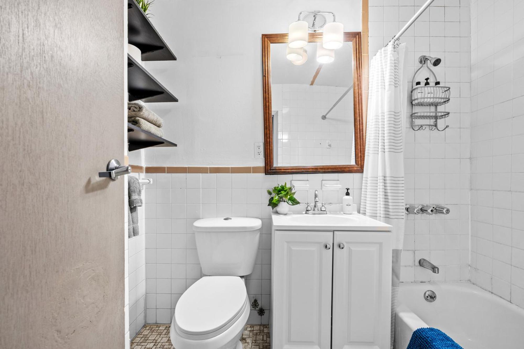 2br Walk To Restaurants & Time Square Apartment