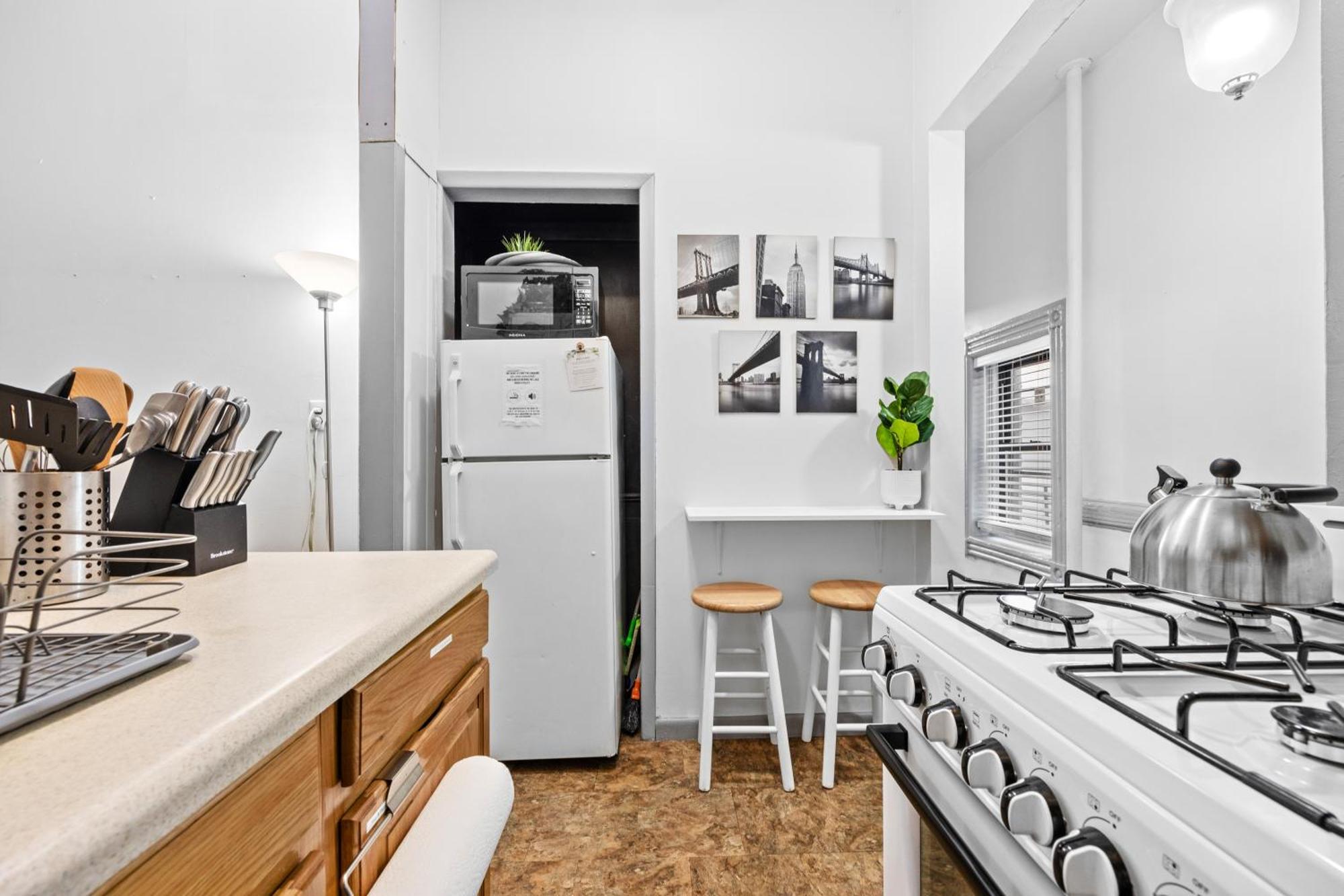 Apartment 2br Walk To Restaurants & Time Square