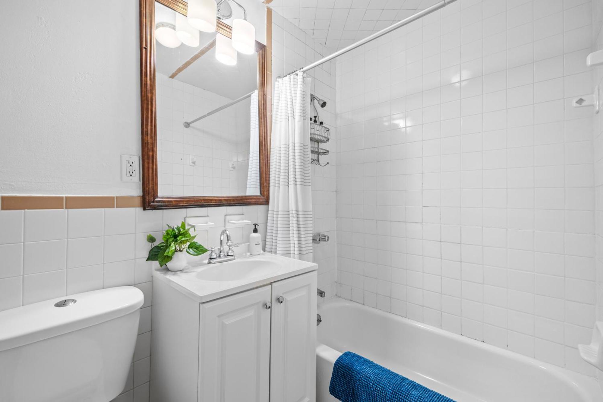 2br Walk To Restaurants & Time Square Apartment