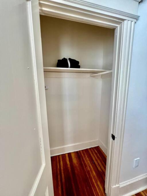 Modern - 3 Bedrooms, 2 Bathrooms * New York