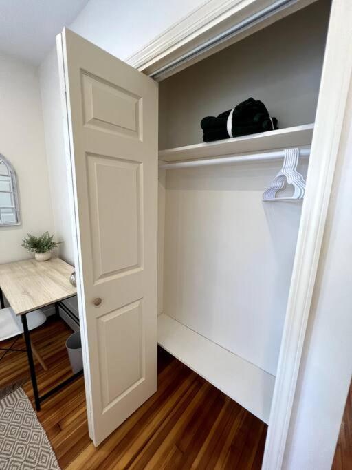 Modern - 3 Bedrooms, 2 Bathrooms New York