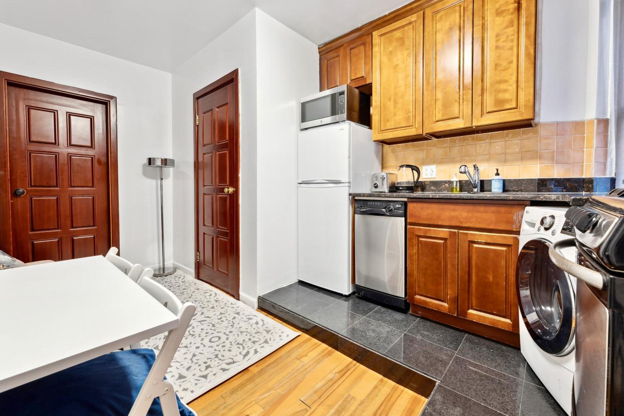 2 Bd Central Apt Next To Diamond District * New York